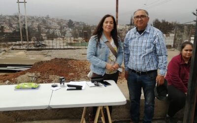 Notario Público de Viña del Mar, Paola Stack entrega documentos a afectados por incendios de Valparaíso